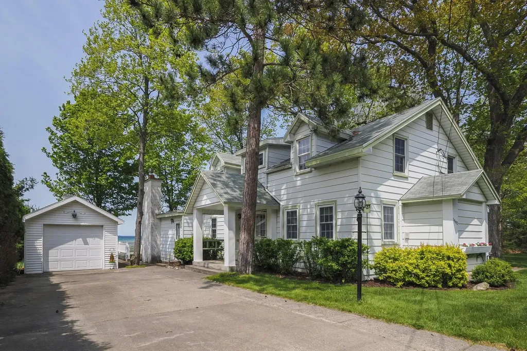 5882 Crystal Beach Road Clearwater Township MI 49676