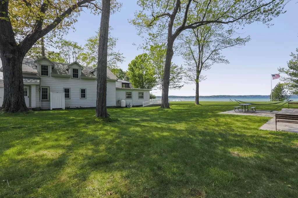 5882 Crystal Beach Road Clearwater Township MI 49676