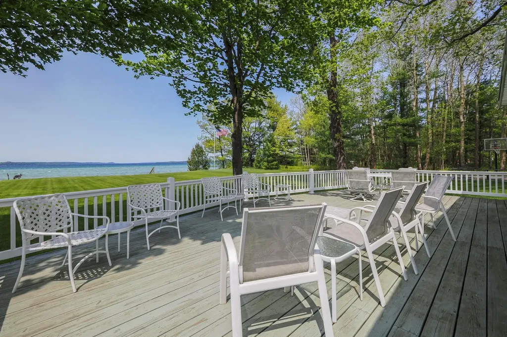 5882 Crystal Beach Road Clearwater Township MI 49676