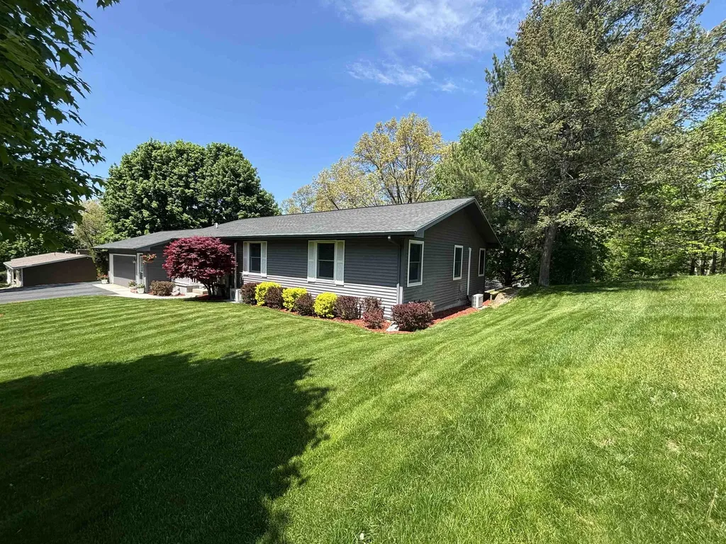 2639 Hammond Highlands Drive East Bay Township MI 49696