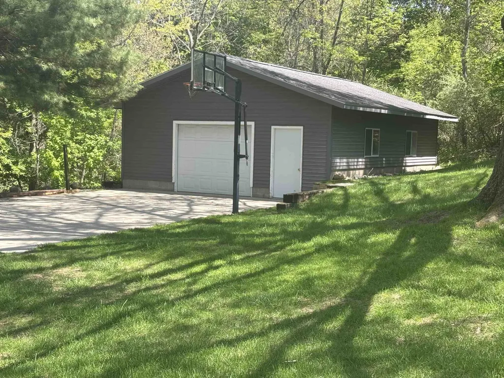 2639 Hammond Highlands Drive East Bay Township MI 49696