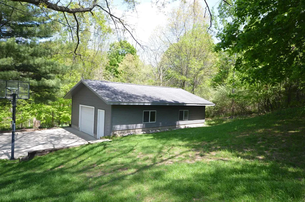 2639 Hammond Highlands Drive East Bay Township MI 49696
