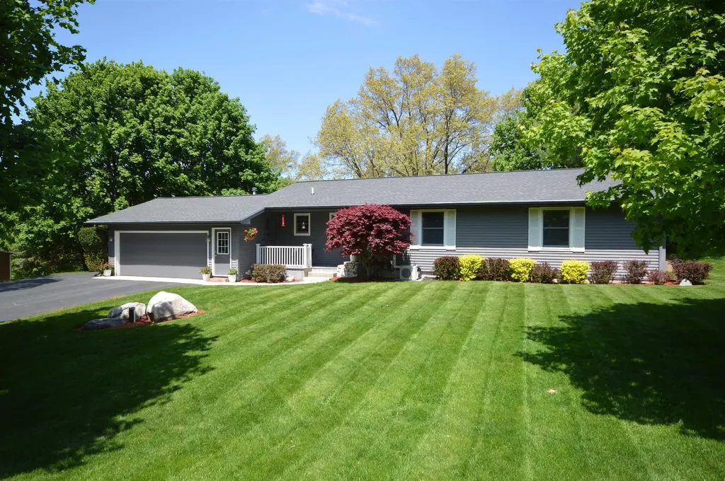 2639 Hammond Highlands Drive East Bay Township MI 49696