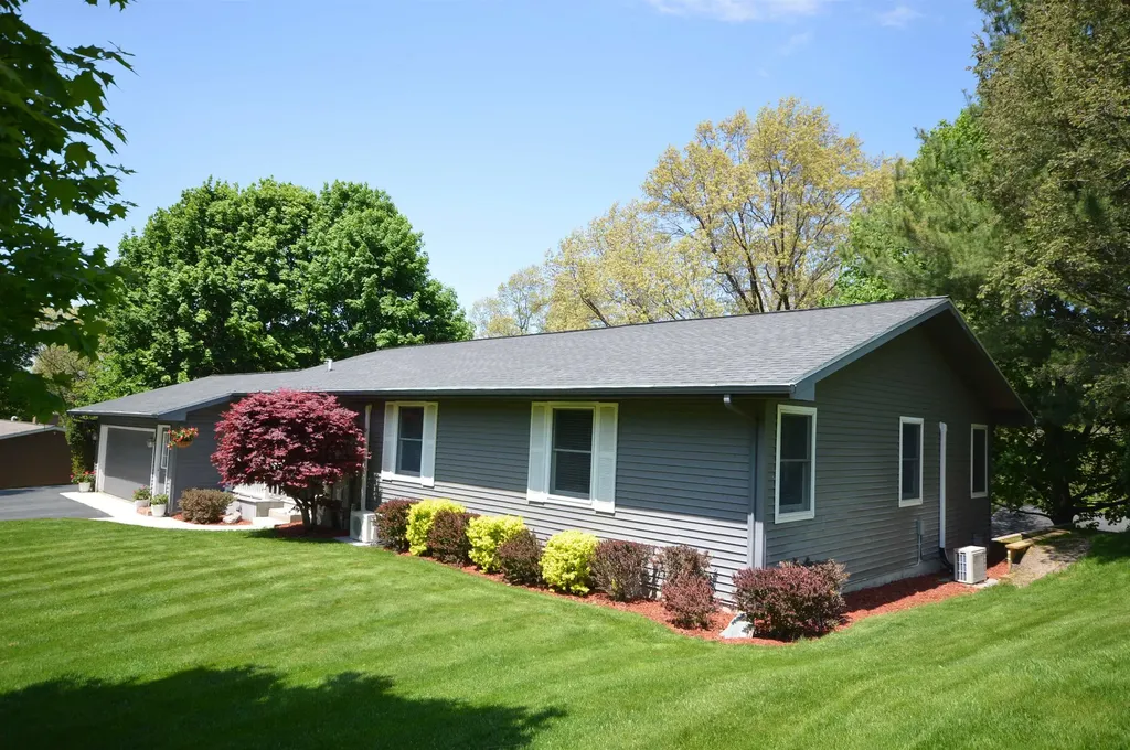 2639 Hammond Highlands Drive East Bay Township MI 49696