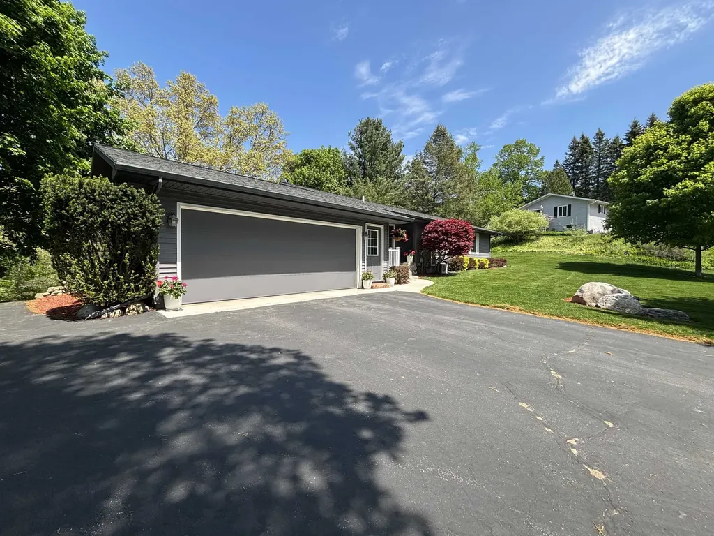 2639 Hammond Highlands Drive East Bay Township MI 49696