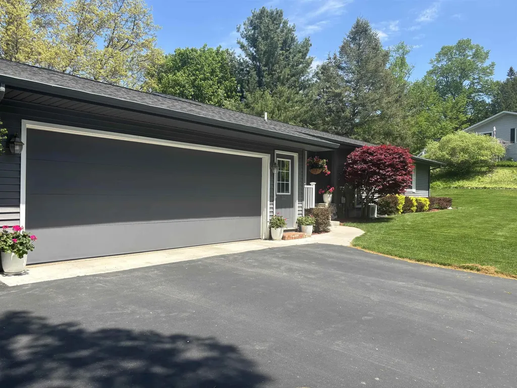 2639 Hammond Highlands Drive East Bay Township MI 49696