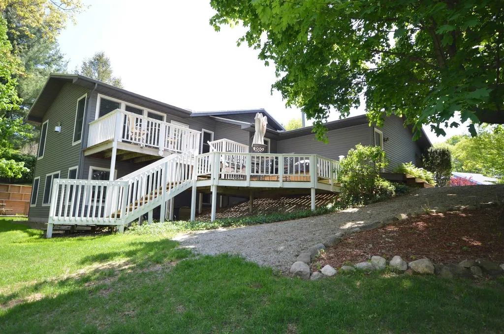 2639 Hammond Highlands Drive East Bay Township MI 49696