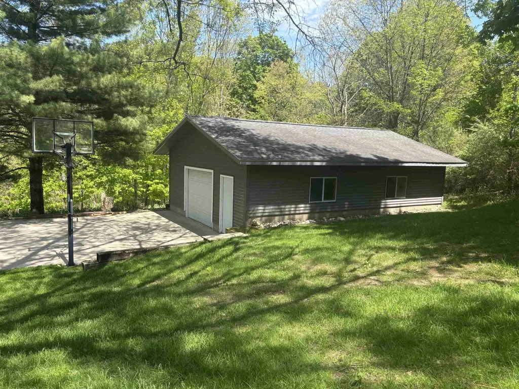 2639 Hammond Highlands Drive East Bay Township MI 49696