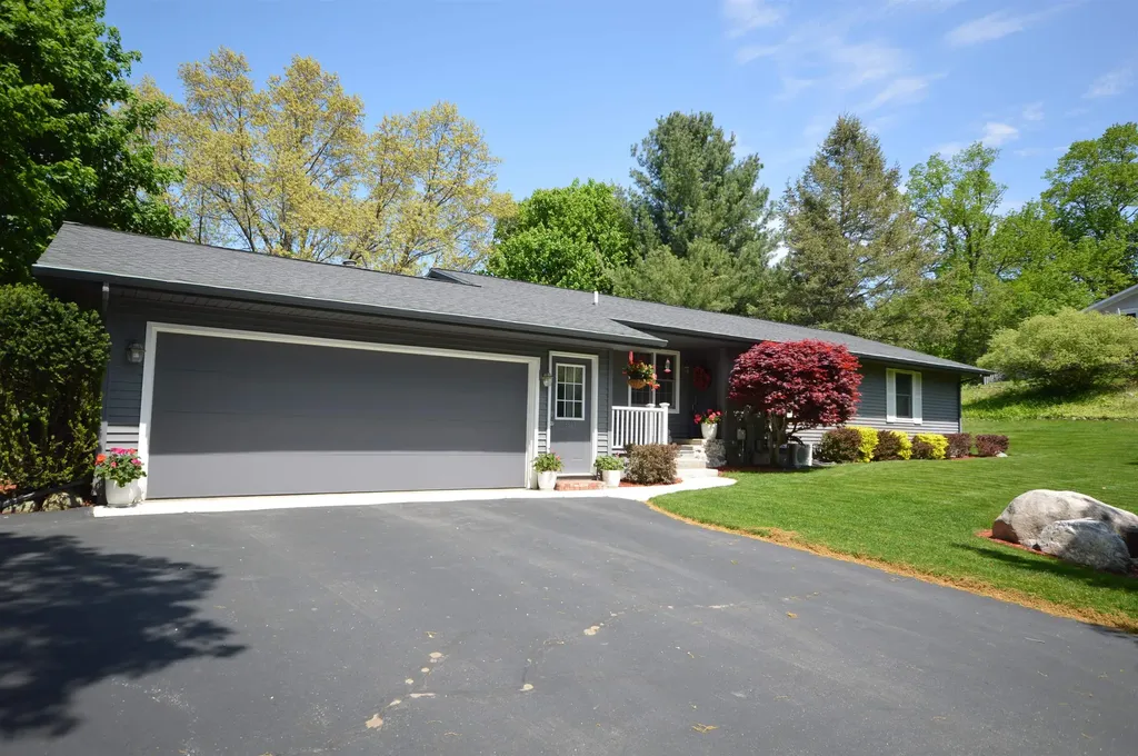 2639 Hammond Highlands Drive East Bay Township MI 49696