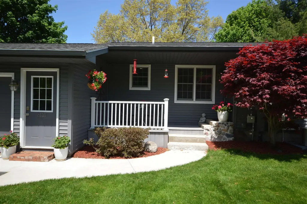 2639 Hammond Highlands Drive East Bay Township MI 49696