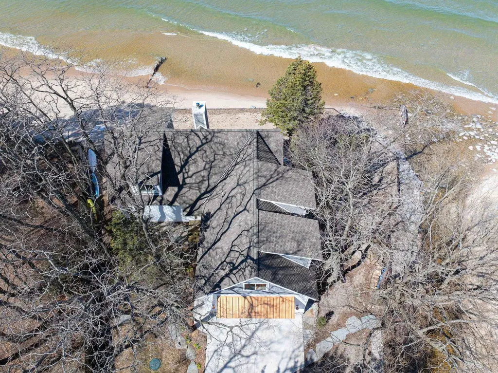 3126 Lake Shore Road Manistee Township MI 49660