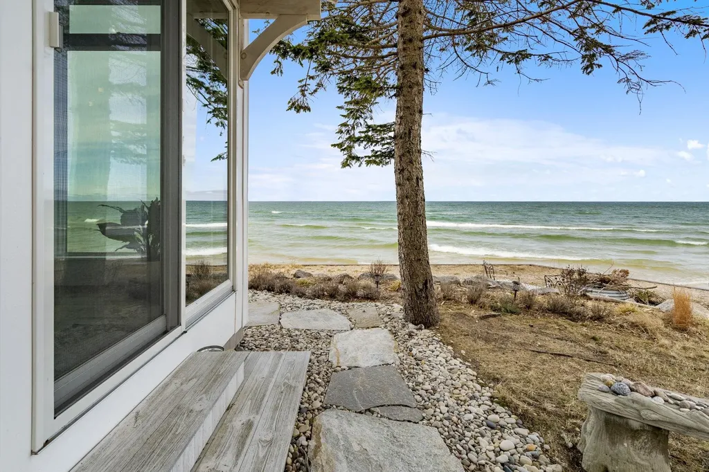 3126 Lake Shore Road Manistee Township MI 49660