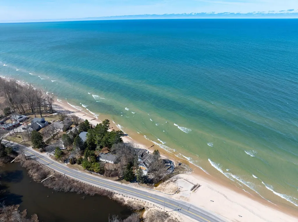 3126 Lake Shore Road Manistee Township MI 49660