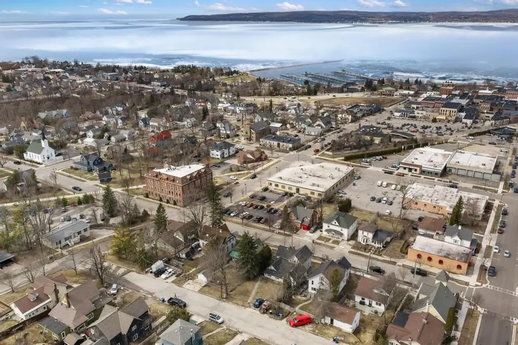 312 Grove Petoskey City MI 49720