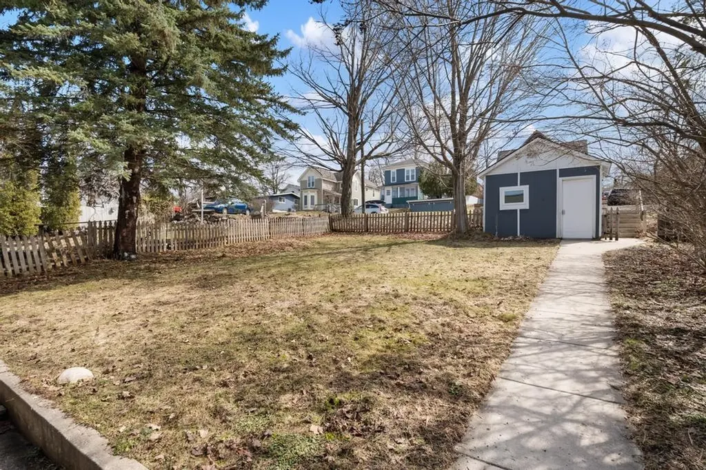 312 Grove Petoskey City MI 49720