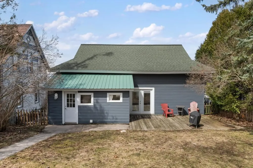 312 Grove Petoskey City MI 49720