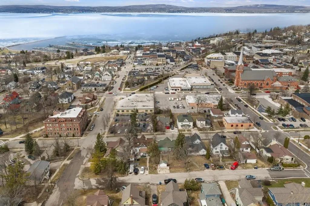 312 Grove Petoskey City MI 49720