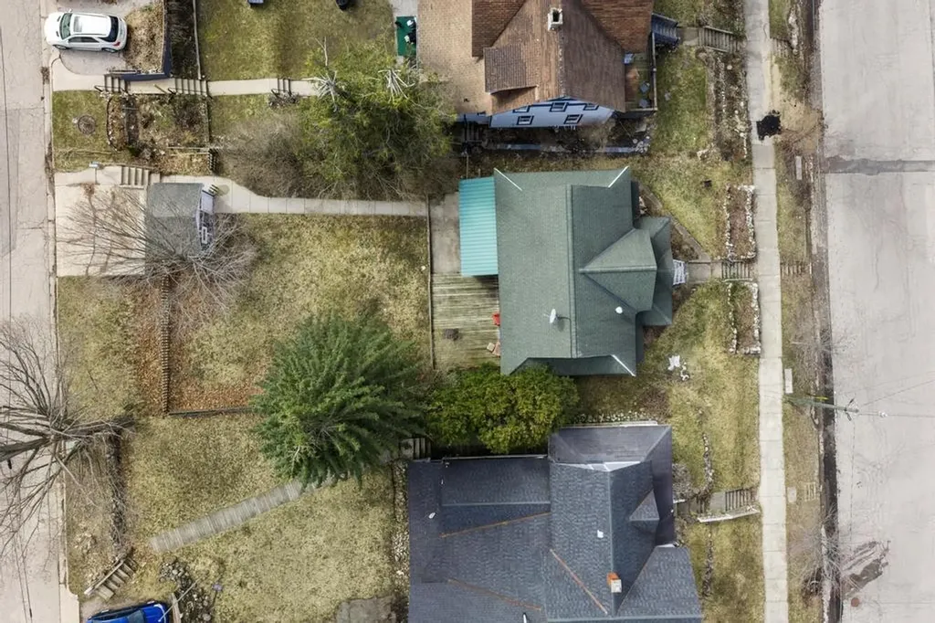 312 Grove Petoskey City MI 49720