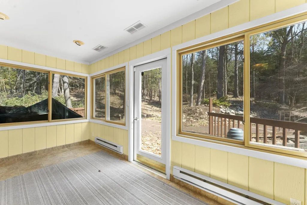 6644 Peninsula Drive Peninsula Township MI 49686