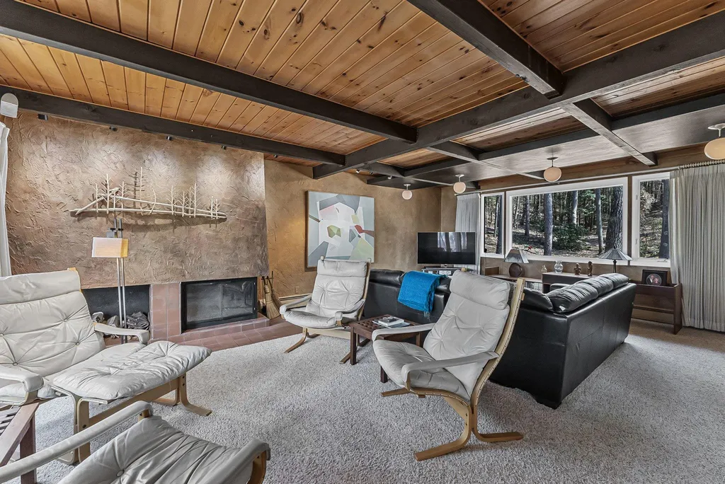 6644 Peninsula Drive Peninsula Township MI 49686