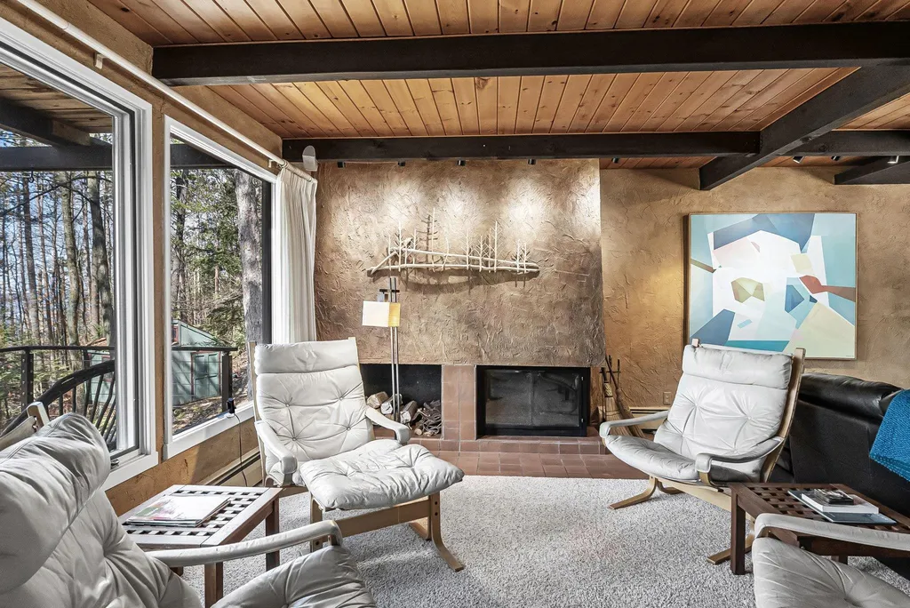 6644 Peninsula Drive Peninsula Township MI 49686
