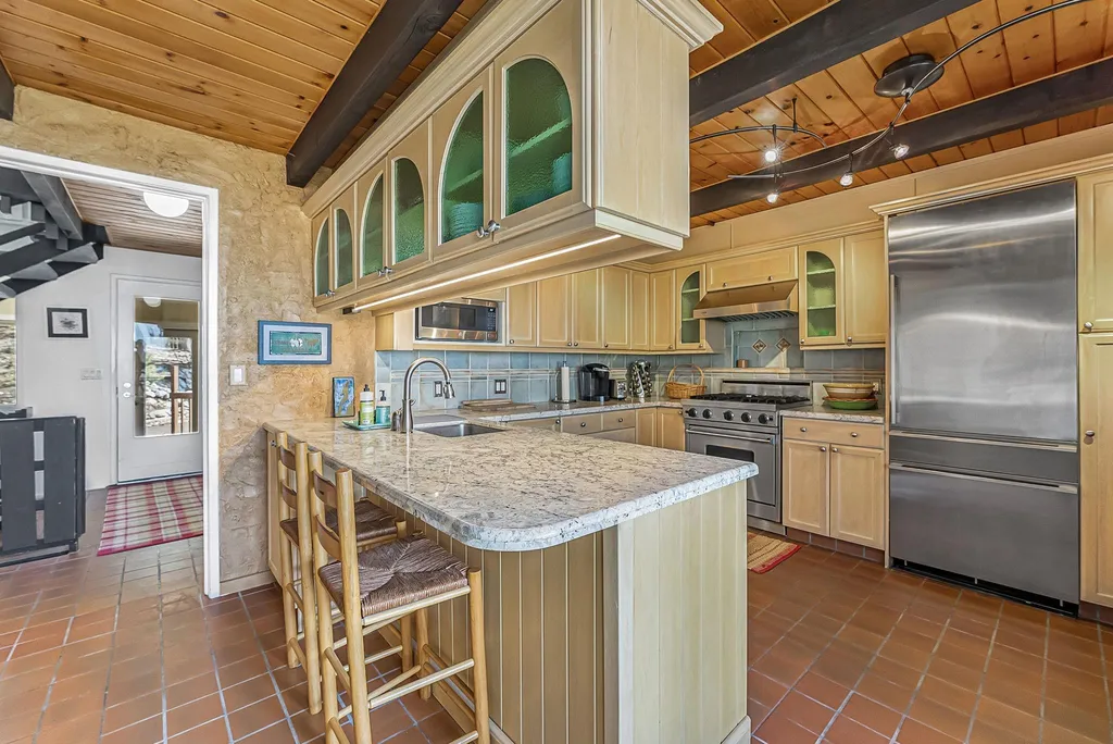 6644 Peninsula Drive Peninsula Township MI 49686