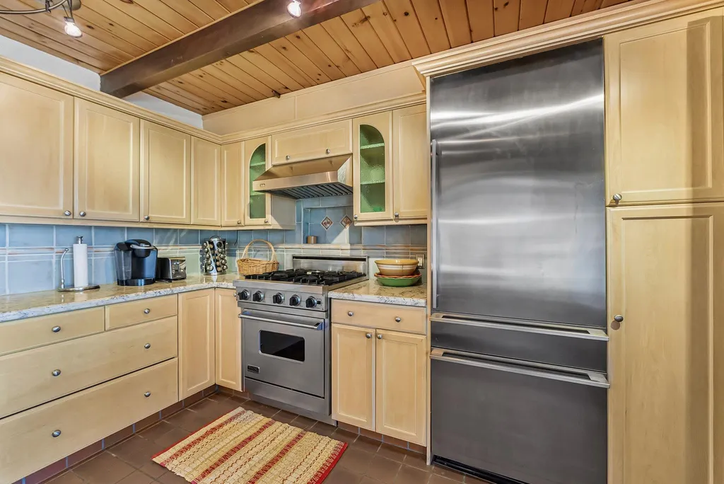6644 Peninsula Drive Peninsula Township MI 49686
