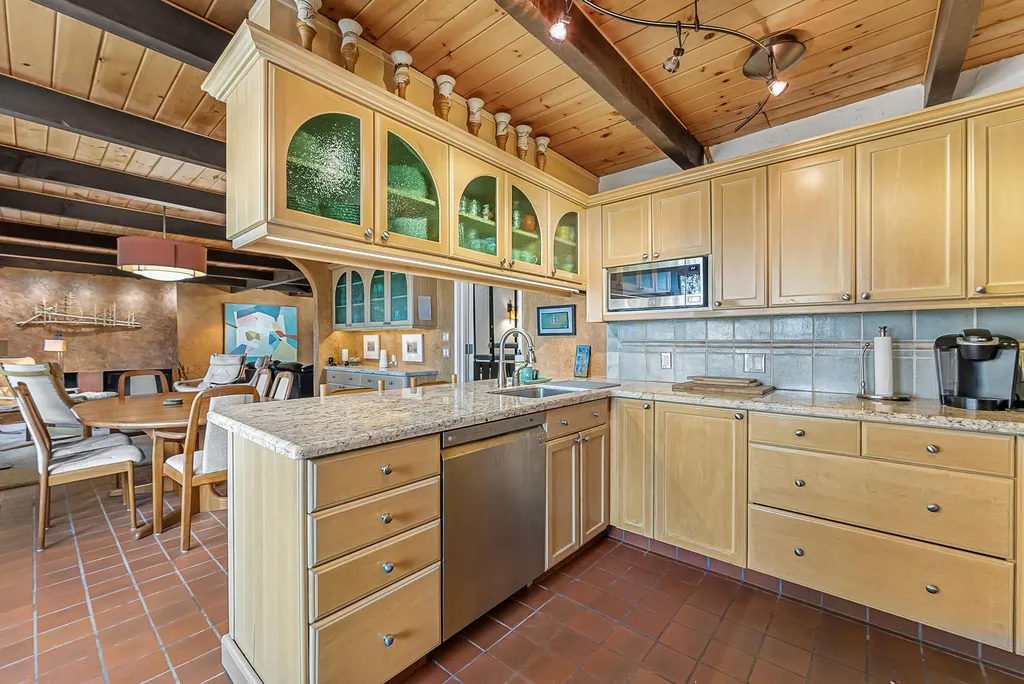 6644 Peninsula Drive Peninsula Township MI 49686