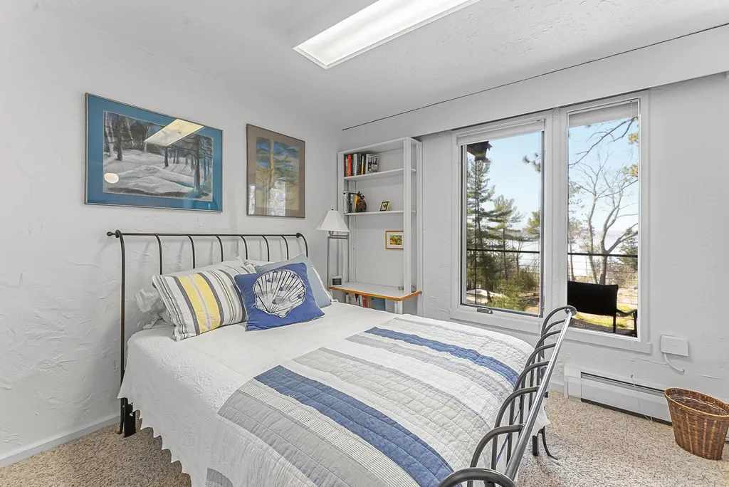 6644 Peninsula Drive Peninsula Township MI 49686