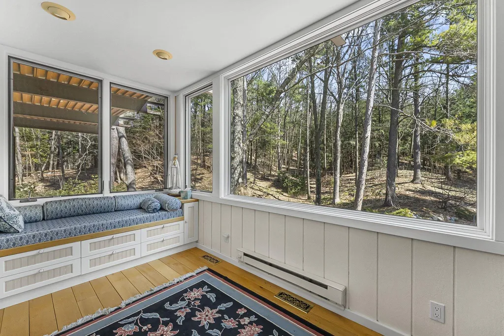 6644 Peninsula Drive Peninsula Township MI 49686