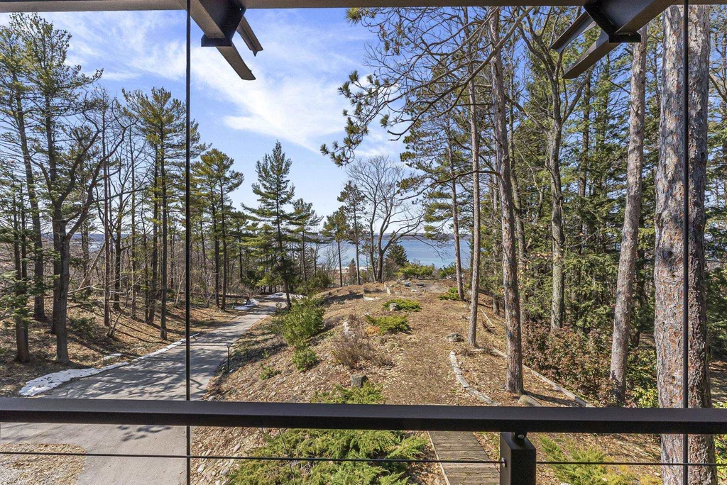 6644 Peninsula Drive Peninsula Township MI 49686