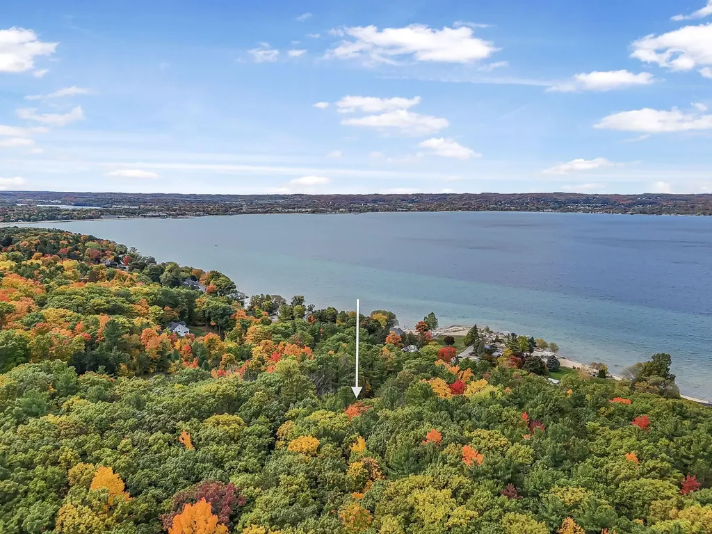 6644 Peninsula Drive Peninsula Township MI 49686