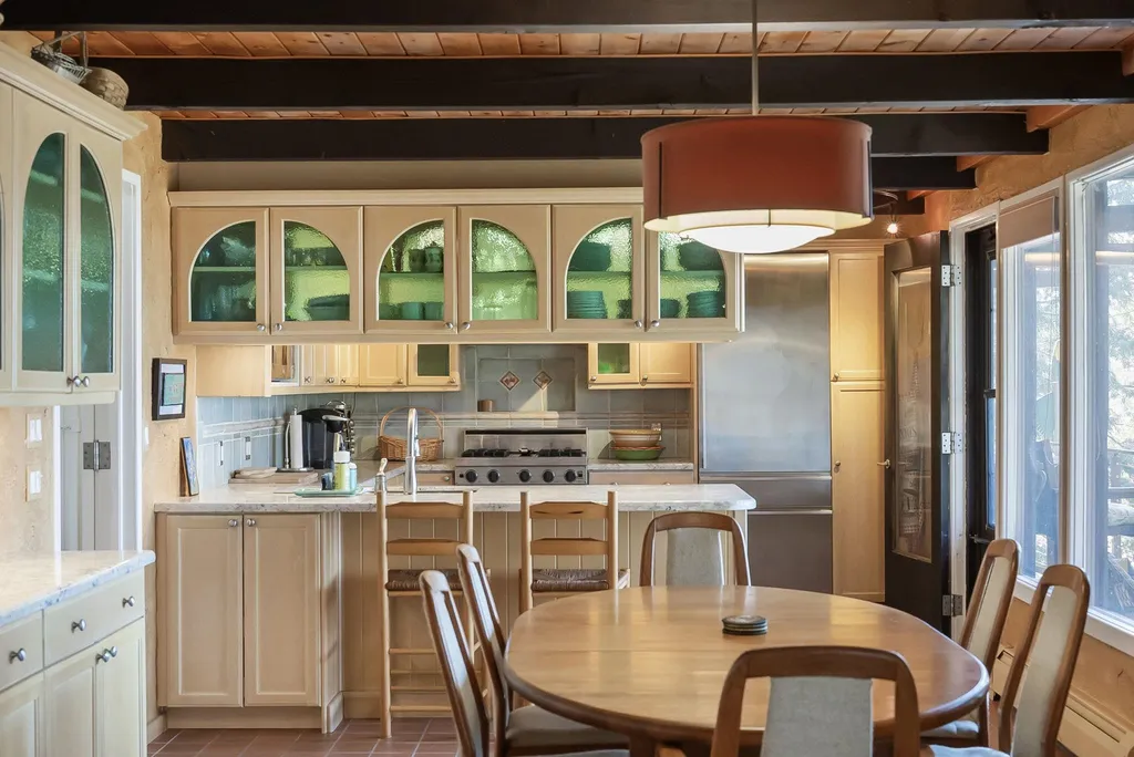 6644 Peninsula Drive Peninsula Township MI 49686