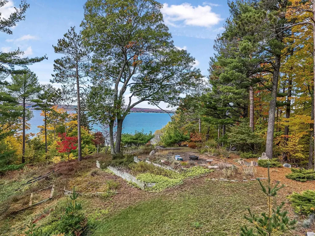 6644 Peninsula Drive Peninsula Township MI 49686