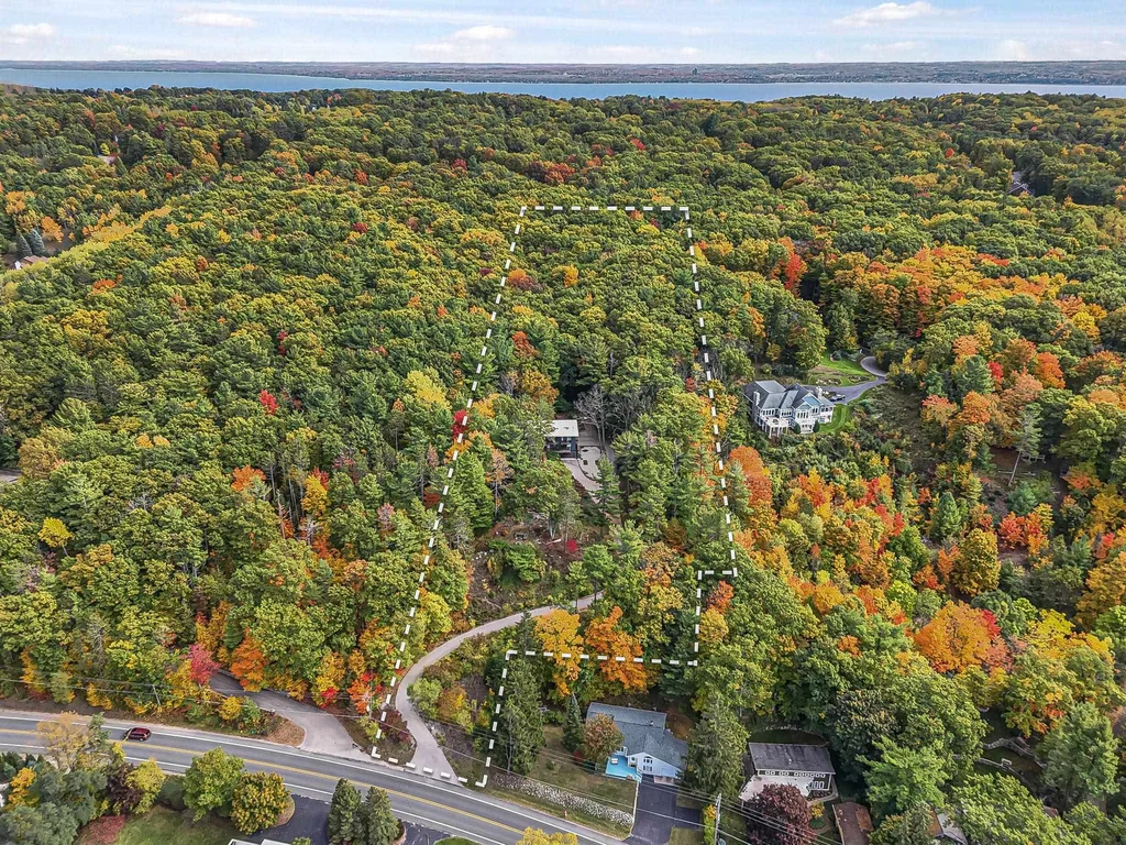 6644 Peninsula Drive Peninsula Township MI 49686