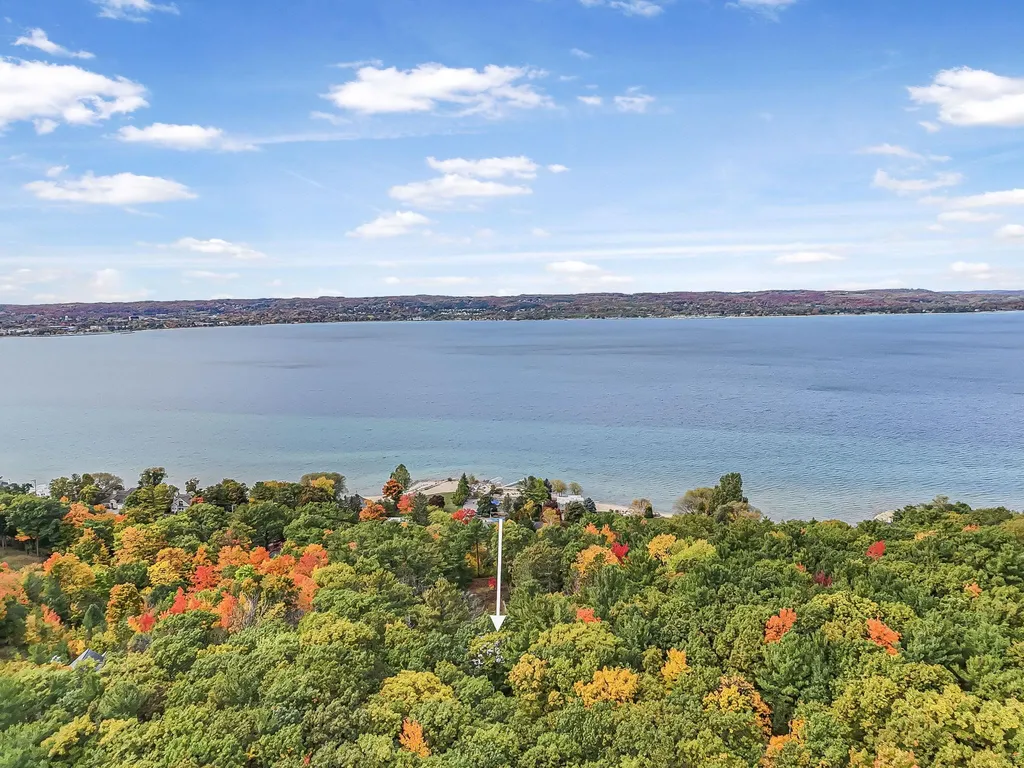 6644 Peninsula Drive Peninsula Township MI 49686