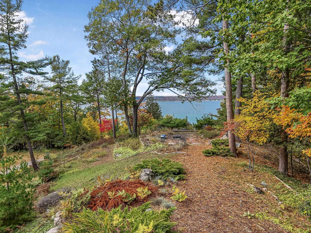 6644 Peninsula Drive Peninsula Township MI 49686