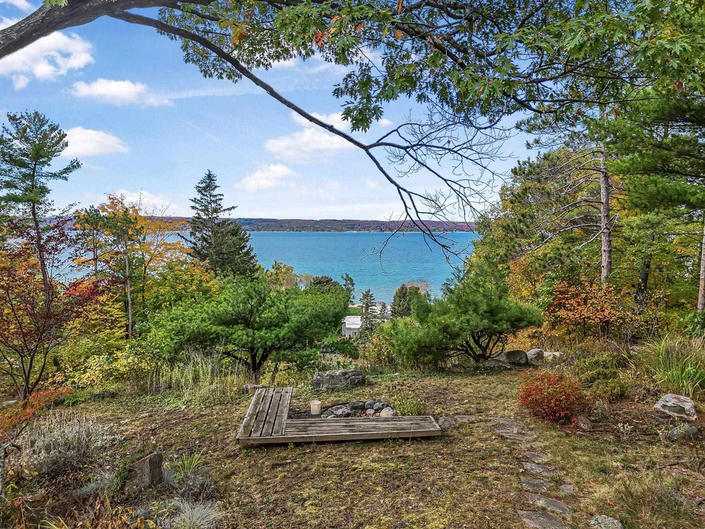 6644 Peninsula Drive Peninsula Township MI 49686