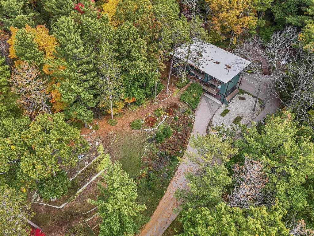 6644 Peninsula Drive Peninsula Township MI 49686