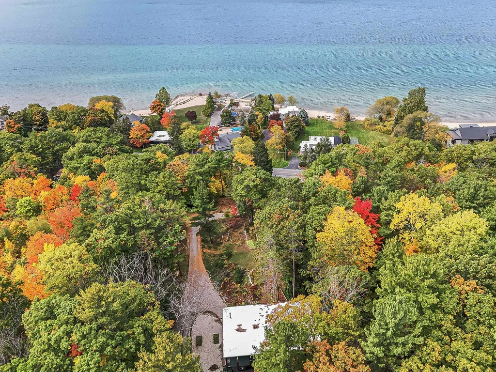 6644 Peninsula Drive Peninsula Township MI 49686