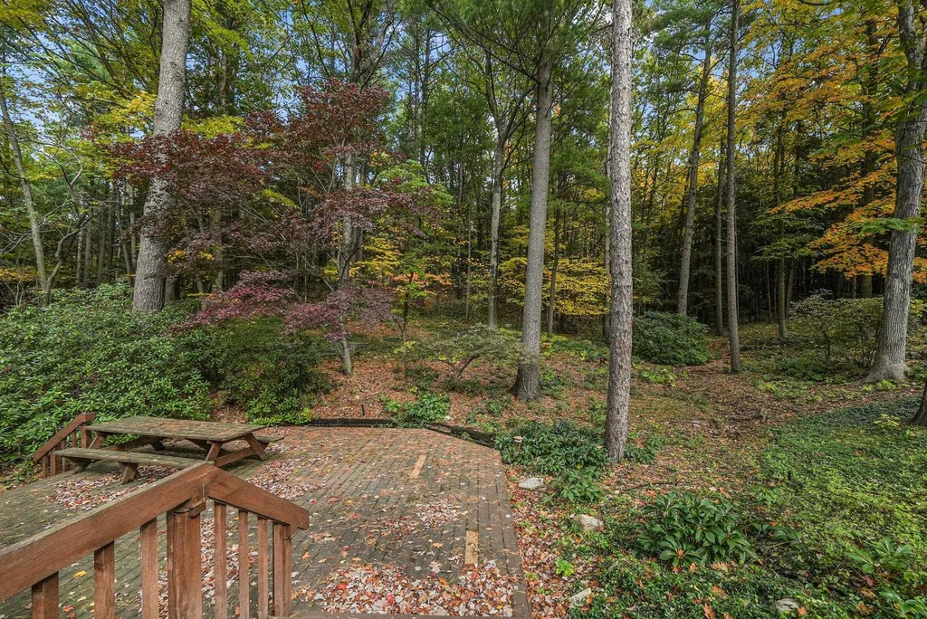 6644 Peninsula Drive Peninsula Township MI 49686
