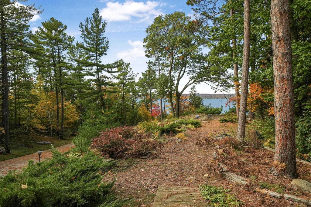 6644 Peninsula Drive Peninsula Township MI 49686