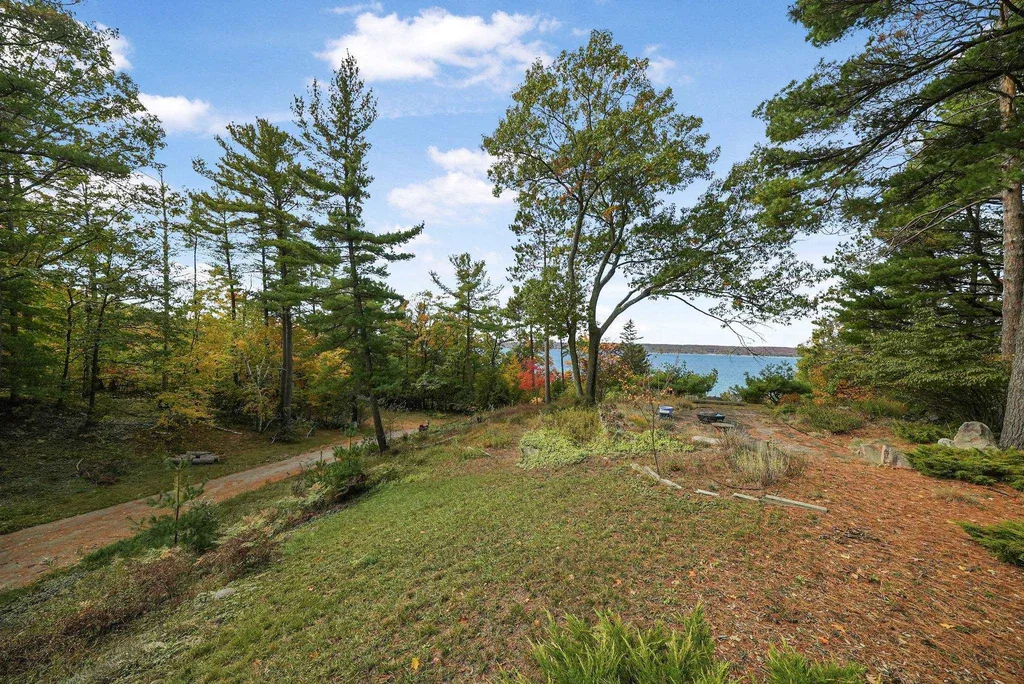 6644 Peninsula Drive Peninsula Township MI 49686