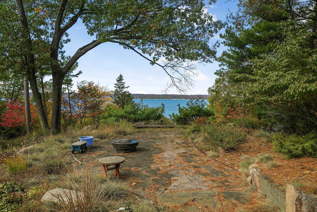 6644 Peninsula Drive Peninsula Township MI 49686