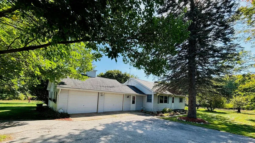 2528 Muckle Road Echo Township MI 49622