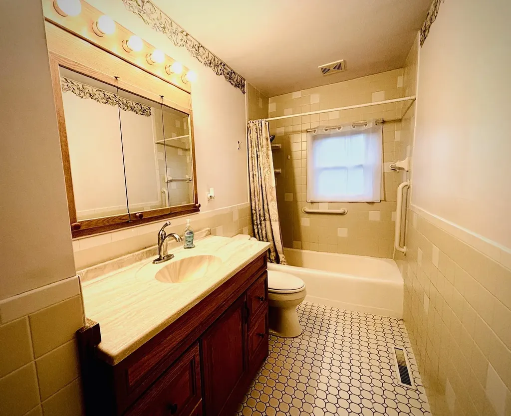 2528 Muckle Road Echo Township MI 49622