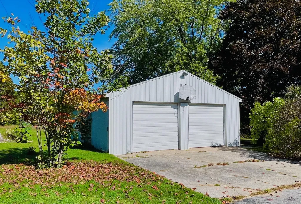 2528 Muckle Road Echo Township MI 49622