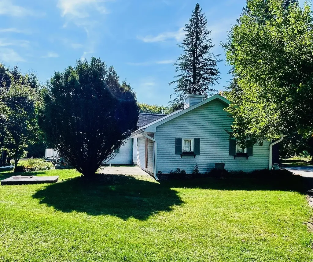 2528 Muckle Road Echo Township MI 49622
