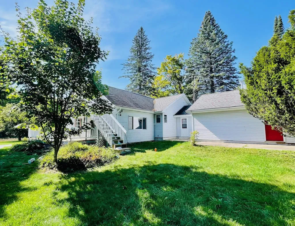 2528 Muckle Road Echo Township MI 49622