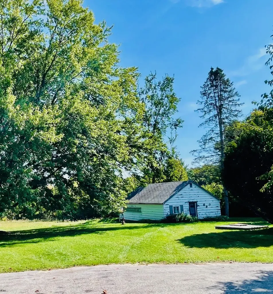 2528 Muckle Road Echo Township MI 49622